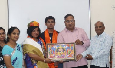 कायस्थ समाज ने किया एशियन गोल्ड मेडलिस्ट वेटलिफ्टर शोभा माथुर को सम्मानित